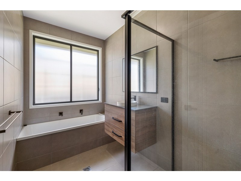 44 Shoreline Avenue, Redland Bay QLD 4165