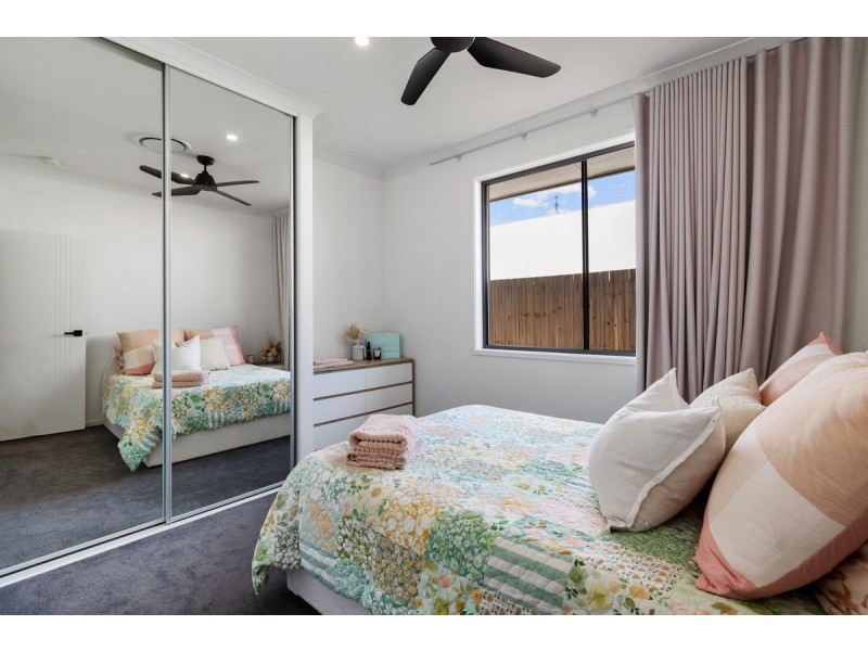 44 Shoreline Avenue, Redland Bay QLD 4165