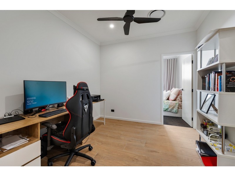 44 Shoreline Avenue, Redland Bay QLD 4165