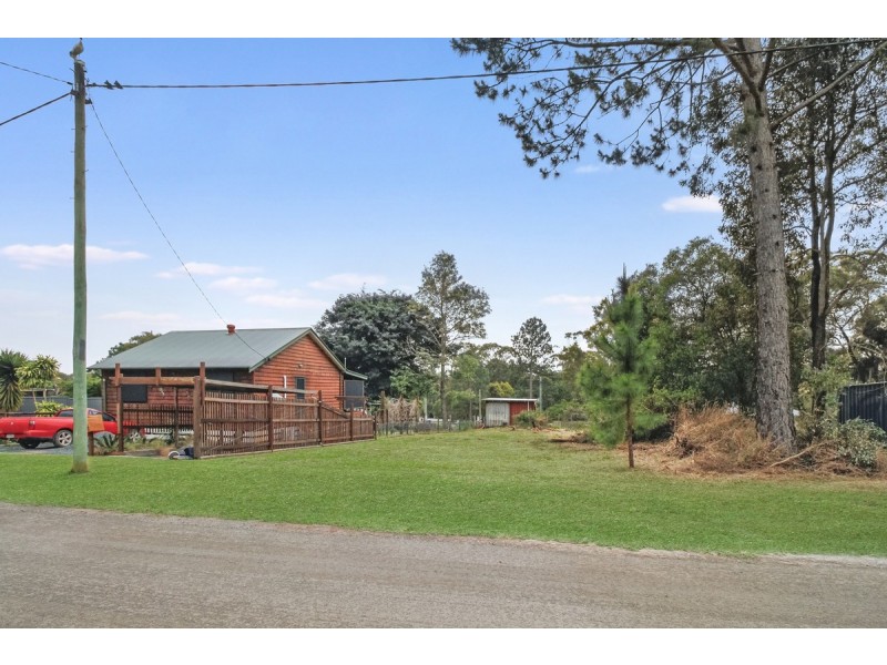 7 Allambie Street, Macleay Island QLD 4184