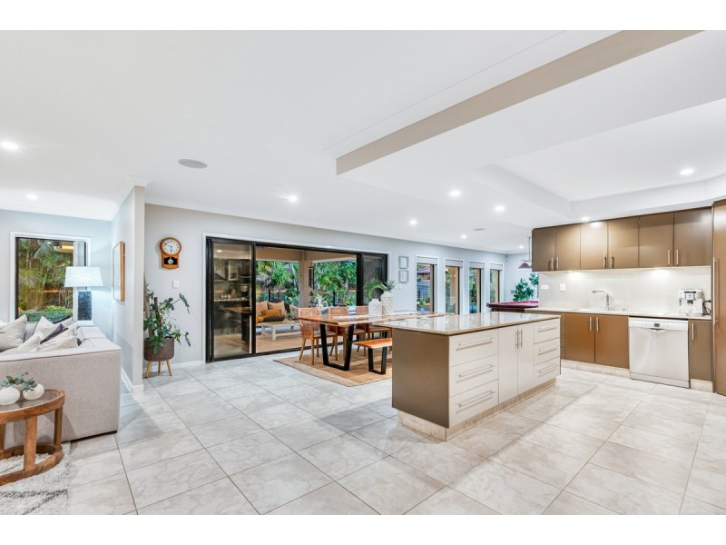 16 Rowallan Close, Westlake QLD 4074