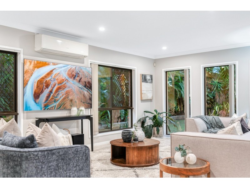16 Rowallan Close, Westlake QLD 4074