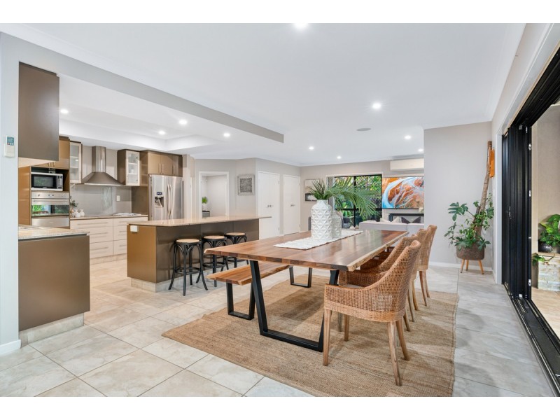 16 Rowallan Close, Westlake QLD 4074