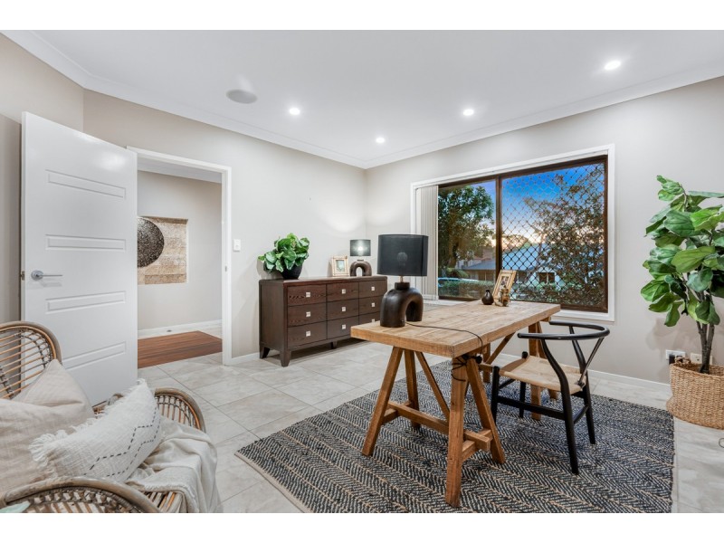 16 Rowallan Close, Westlake QLD 4074