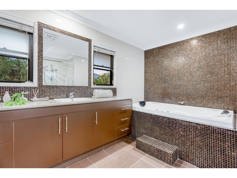 16 Rowallan Close, Westlake QLD 4074