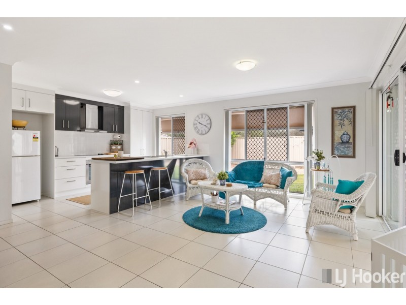 9 Lancaster Circuit, Redland Bay QLD 4165