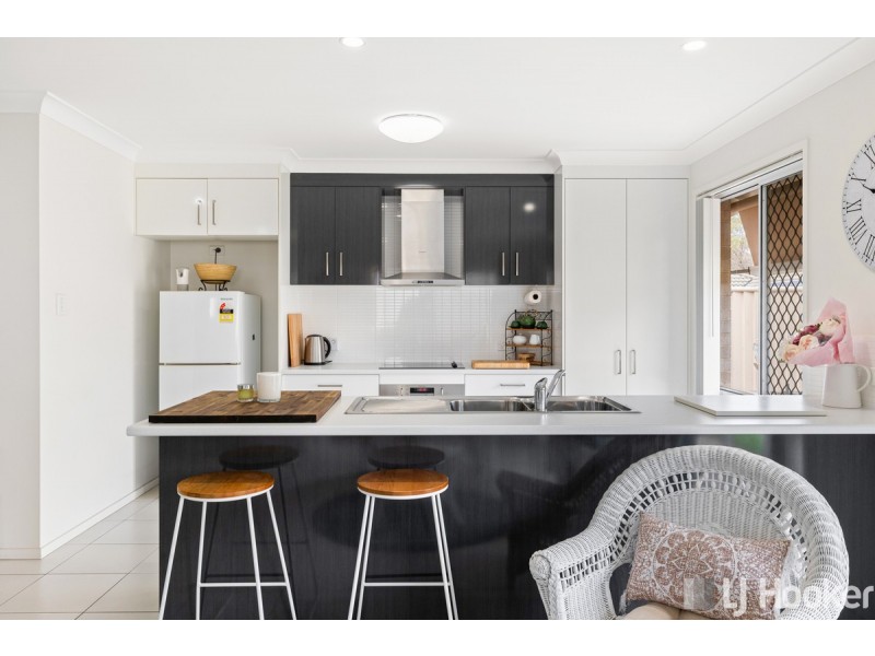 9 Lancaster Circuit, Redland Bay QLD 4165