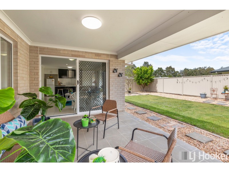 9 Lancaster Circuit, Redland Bay QLD 4165