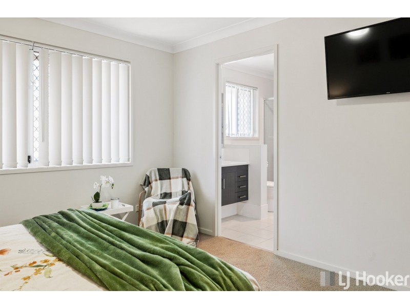 9 Lancaster Circuit, Redland Bay QLD 4165