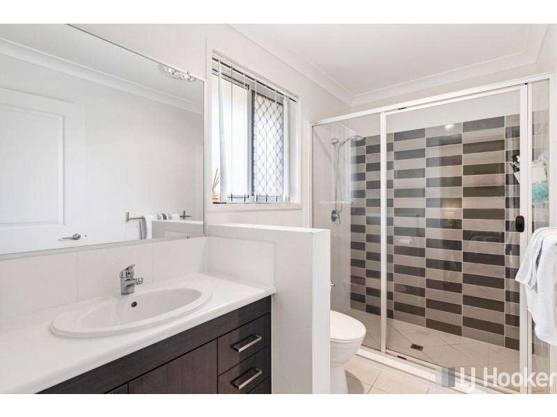 9 Lancaster Circuit, Redland Bay QLD 4165