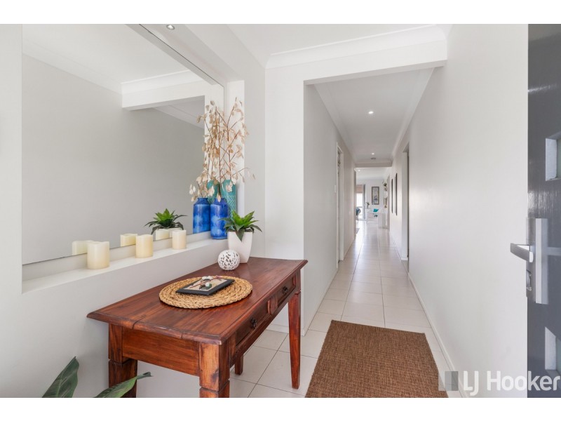 9 Lancaster Circuit, Redland Bay QLD 4165