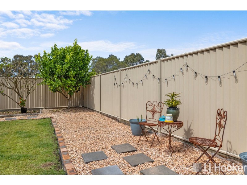 9 Lancaster Circuit, Redland Bay QLD 4165
