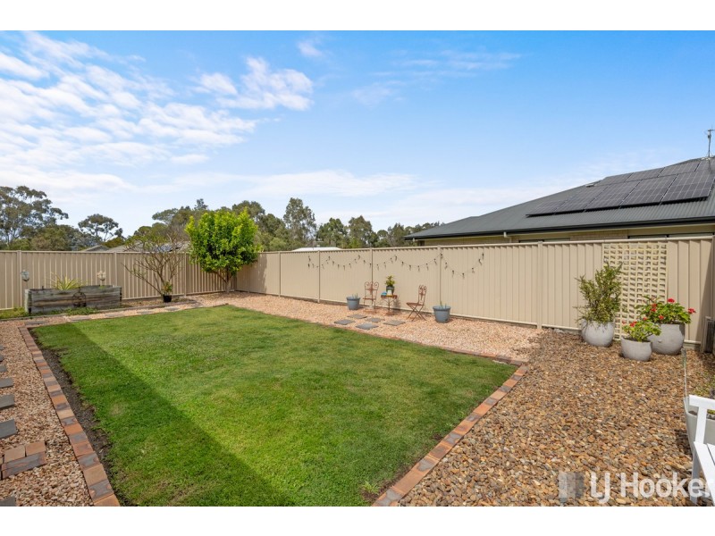 9 Lancaster Circuit, Redland Bay QLD 4165