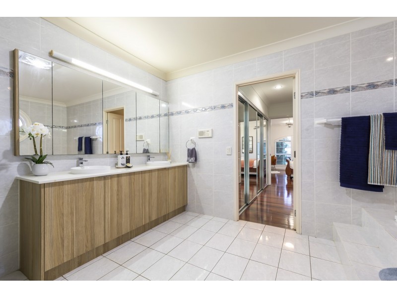 7 Melrose Close, Carindale QLD 4152