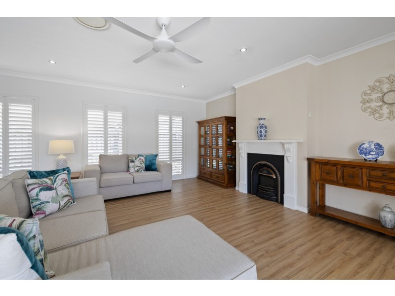 6 Acer Place, Redland Bay QLD 4165