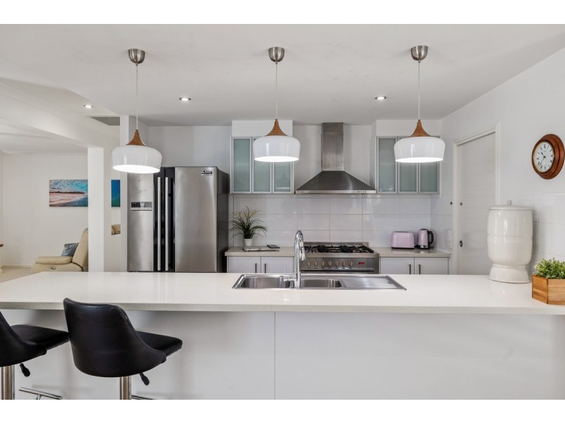 6 Acer Place, Redland Bay QLD 4165