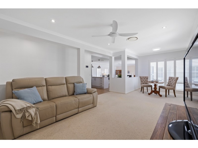 6 Acer Place, Redland Bay QLD 4165
