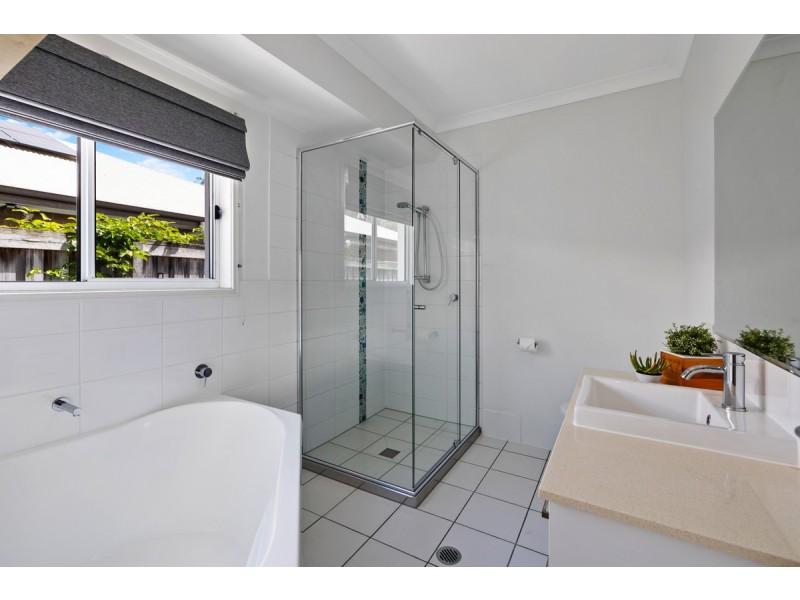 6 Acer Place, Redland Bay QLD 4165