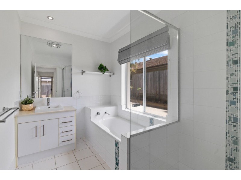 6 Acer Place, Redland Bay QLD 4165