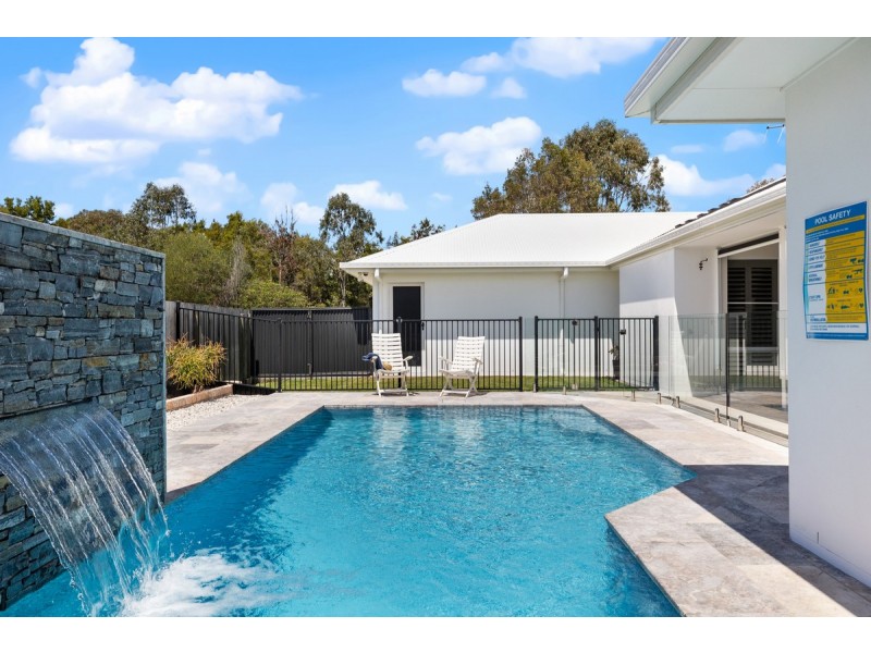 6 Acer Place, Redland Bay QLD 4165