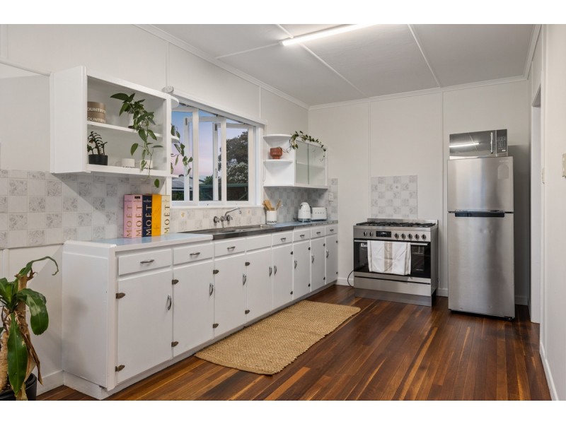 11 Dell Street, Eastern Heights QLD 4305