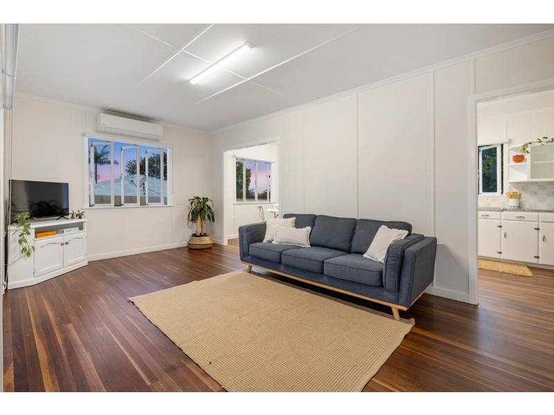 11 Dell Street, Eastern Heights QLD 4305