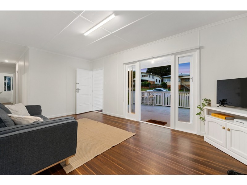 11 Dell Street, Eastern Heights QLD 4305
