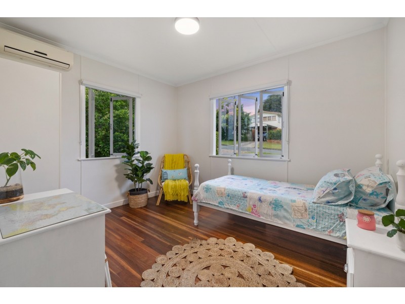 11 Dell Street, Eastern Heights QLD 4305