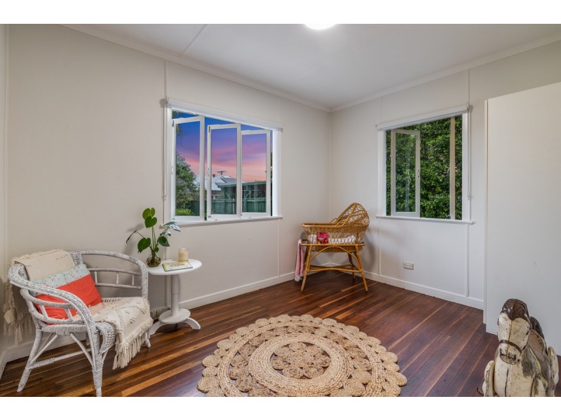 11 Dell Street, Eastern Heights QLD 4305