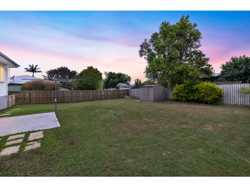 11 Dell Street, Eastern Heights QLD 4305