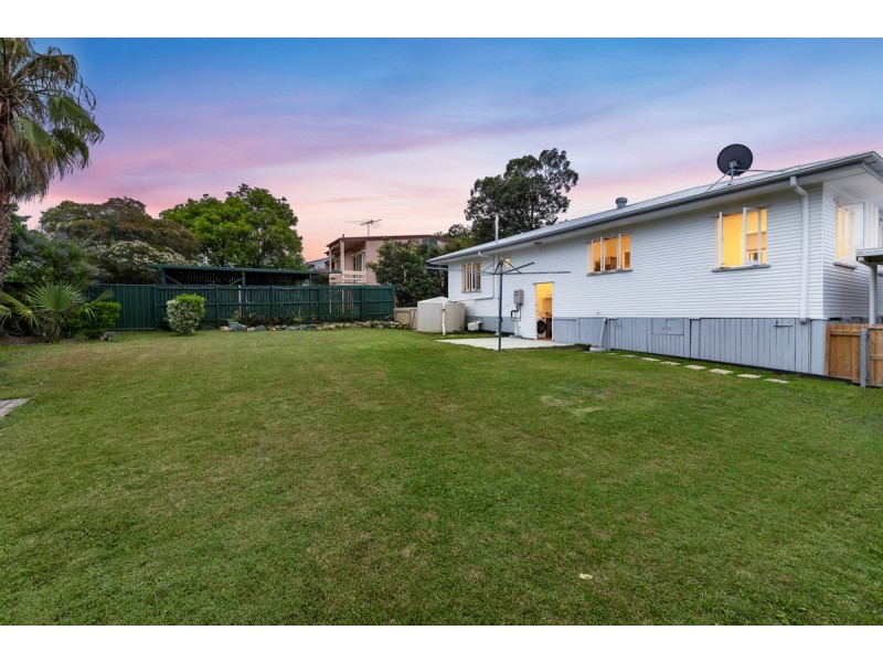 11 Dell Street, Eastern Heights QLD 4305