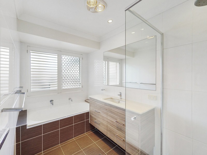 84 Clive Road, Birkdale QLD 4159