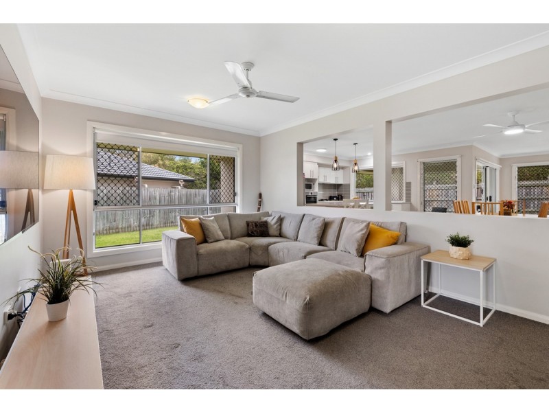 6 Mervyn Crescent, Redland Bay QLD 4165