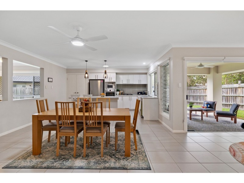 6 Mervyn Crescent, Redland Bay QLD 4165