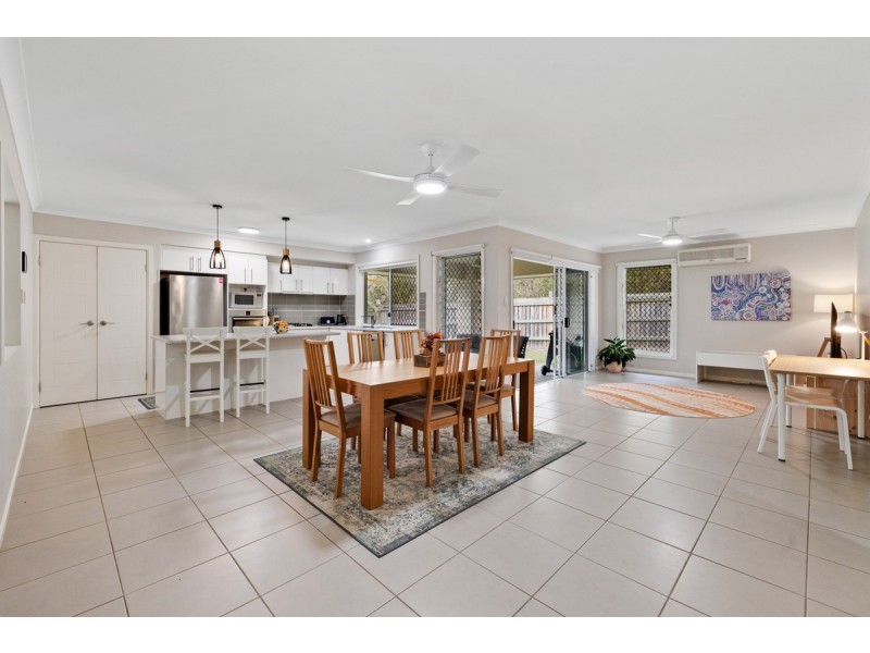 6 Mervyn Crescent, Redland Bay QLD 4165