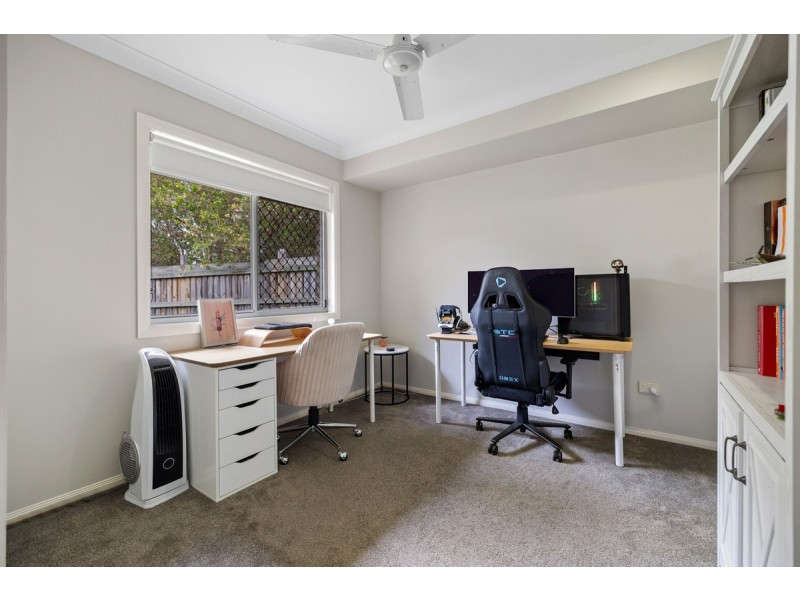 6 Mervyn Crescent, Redland Bay QLD 4165