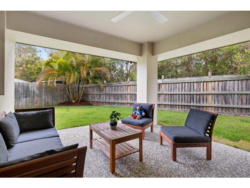 6 Mervyn Crescent, Redland Bay QLD 4165