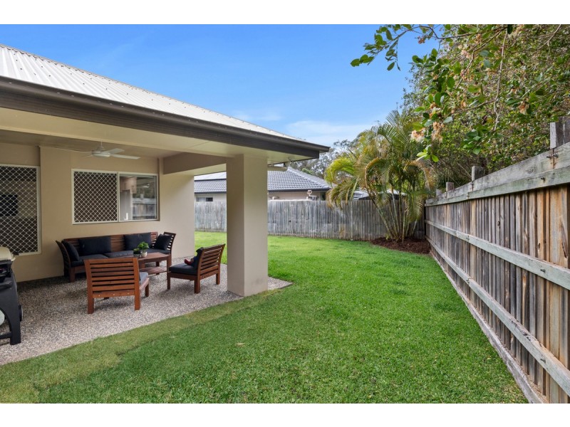 6 Mervyn Crescent, Redland Bay QLD 4165