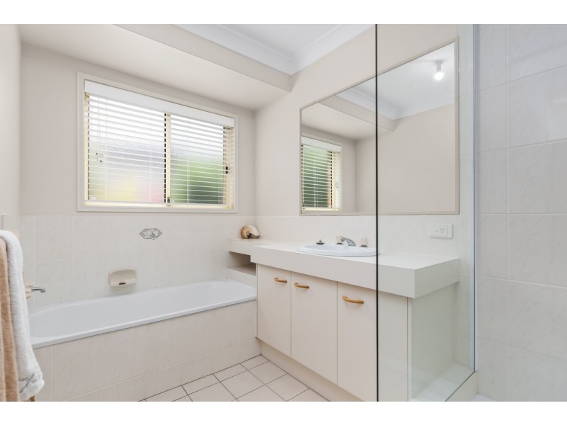 7 Poinciana Avenue, Victoria Point QLD 4165