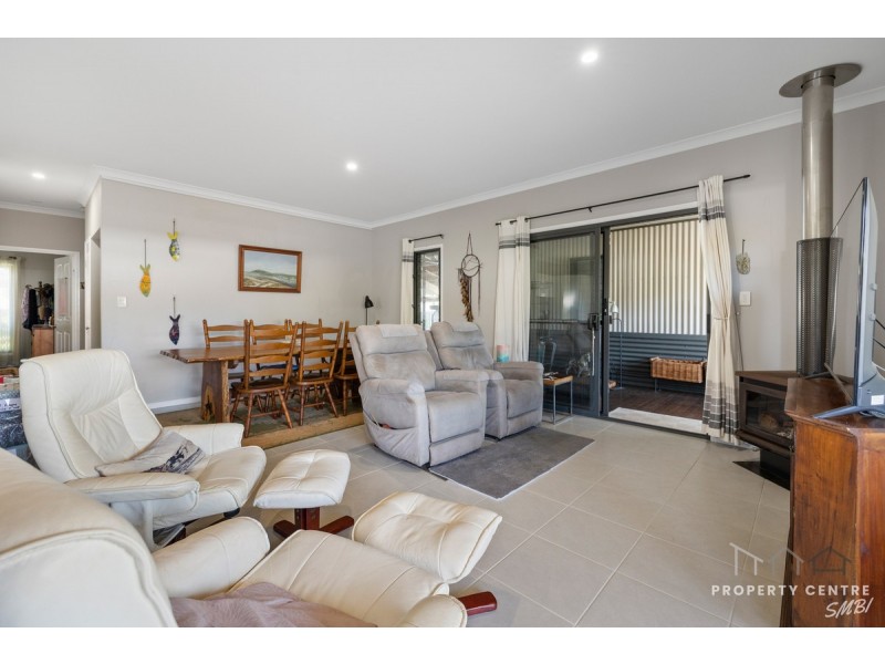 15 Banksia Street, Russell Island QLD 4184