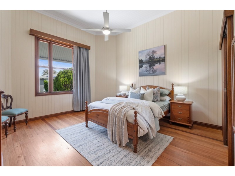 10 Roger Street, Birkdale QLD 4159