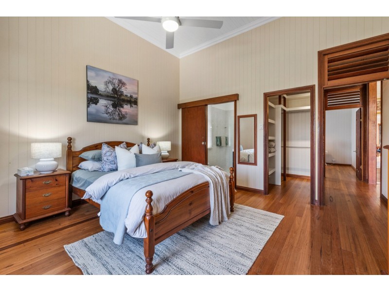 10 Roger Street, Birkdale QLD 4159