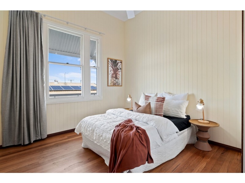 10 Roger Street, Birkdale QLD 4159