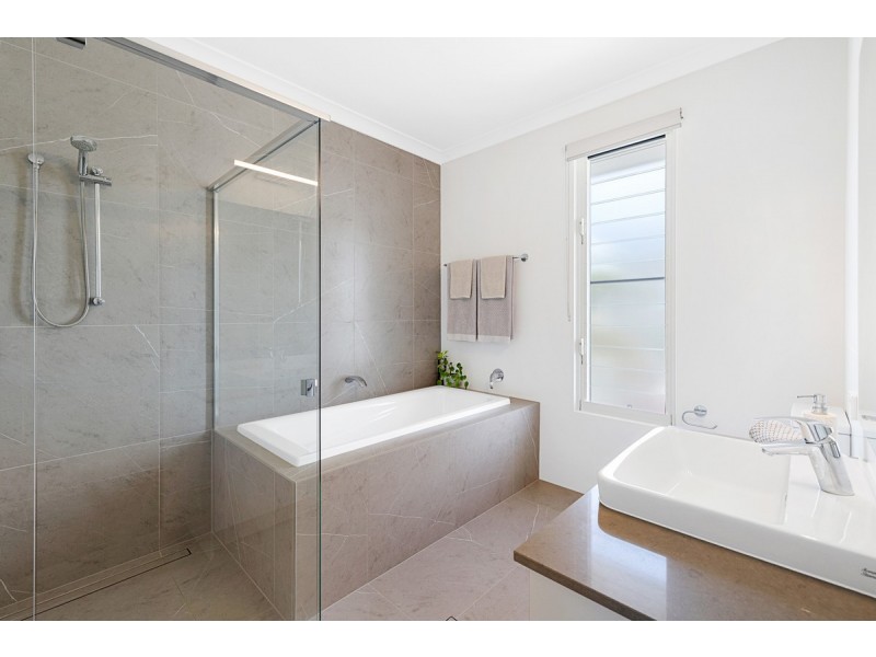 3/100-106 Sturgeon Street, Ormiston QLD 4160