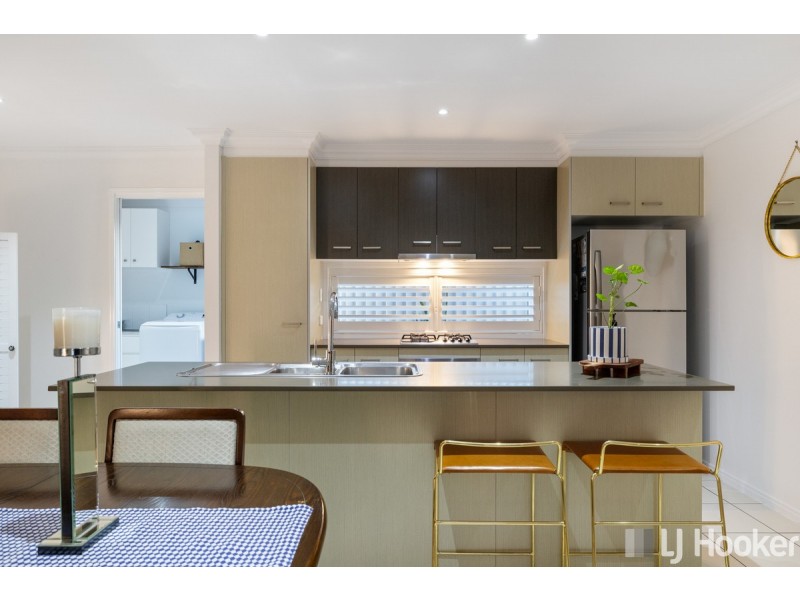5 Lancaster Circuit, Redland Bay QLD 4165