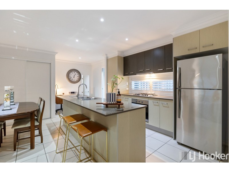 5 Lancaster Circuit, Redland Bay QLD 4165