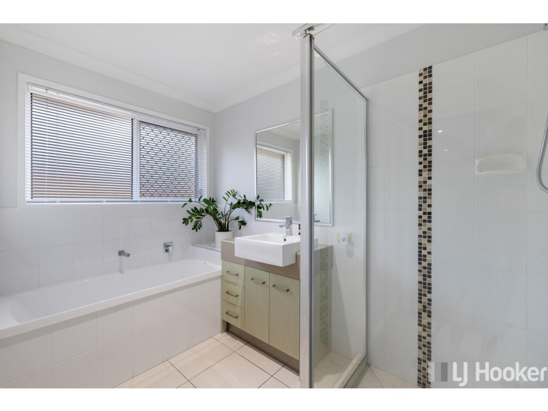 5 Lancaster Circuit, Redland Bay QLD 4165
