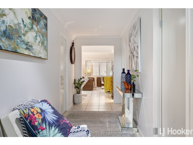 5 Lancaster Circuit, Redland Bay QLD 4165