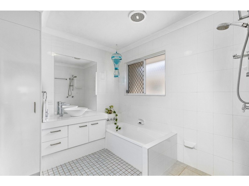 8/12 Queen Street, Cleveland QLD 4163