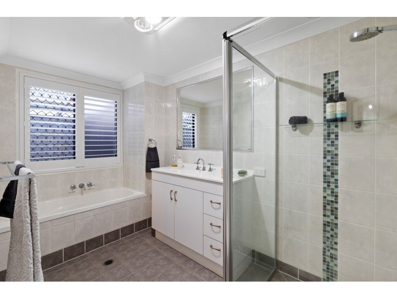 55 Spinnaker Circuit, Redland Bay QLD 4165